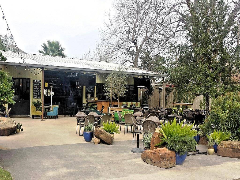 Down the Street | restaurant | 5746 Larkin St, Houston, TX 77007, USA | 7138803508 OR +1 713-880-3508