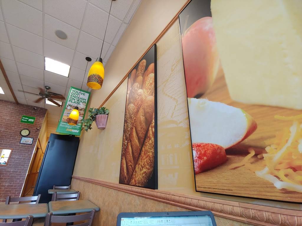 Subway | restaurant | 2013 Lawrence Ave W Unit 2, Toronto, ON M9N 0A3, Canada | 6474357518 OR +1 647-435-7518