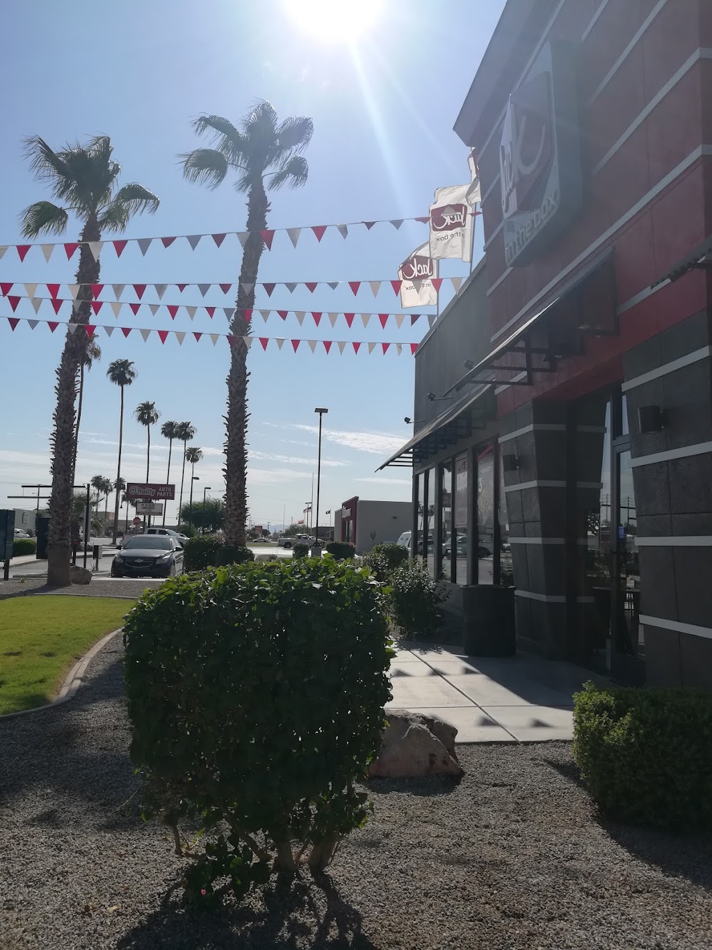 Jack in the Box | restaurant | 251 E Main St, Somerton, AZ 85350, USA | 9287225695 OR +1 928-722-5695