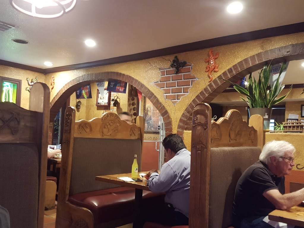 Real De Minas Mexican Grill | restaurant | 11101 E Colfax Ave, Aurora, CO 80010, USA | 3033671504 OR +1 303-367-1504