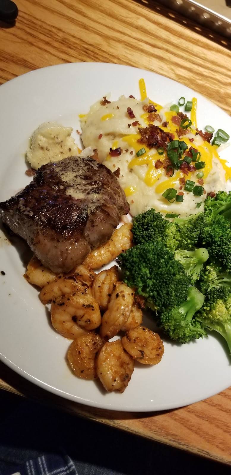 Chilis Grill & Bar | meal takeaway | 1292 E Prosperity Ave, Tulare, CA 93274, USA | 5596864475 OR +1 559-686-4475