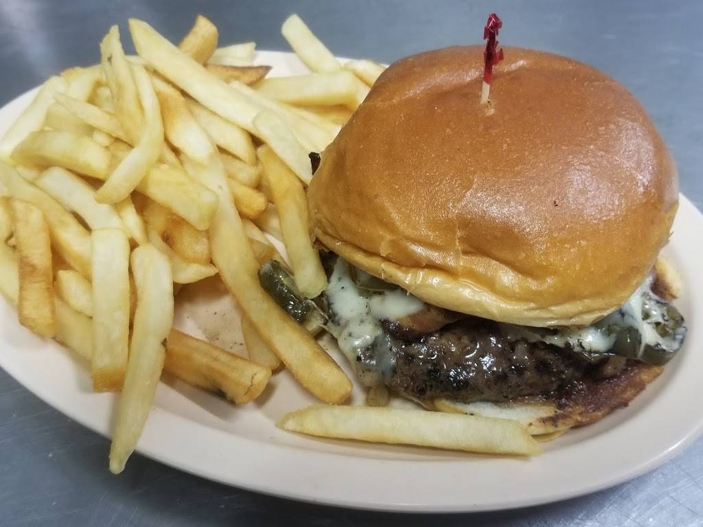 Big Matts House of Munch | restaurant | 101 Crestview Rd, Houghton Lake, MI 48629, USA | 9897411573 OR +1 989-741-1573