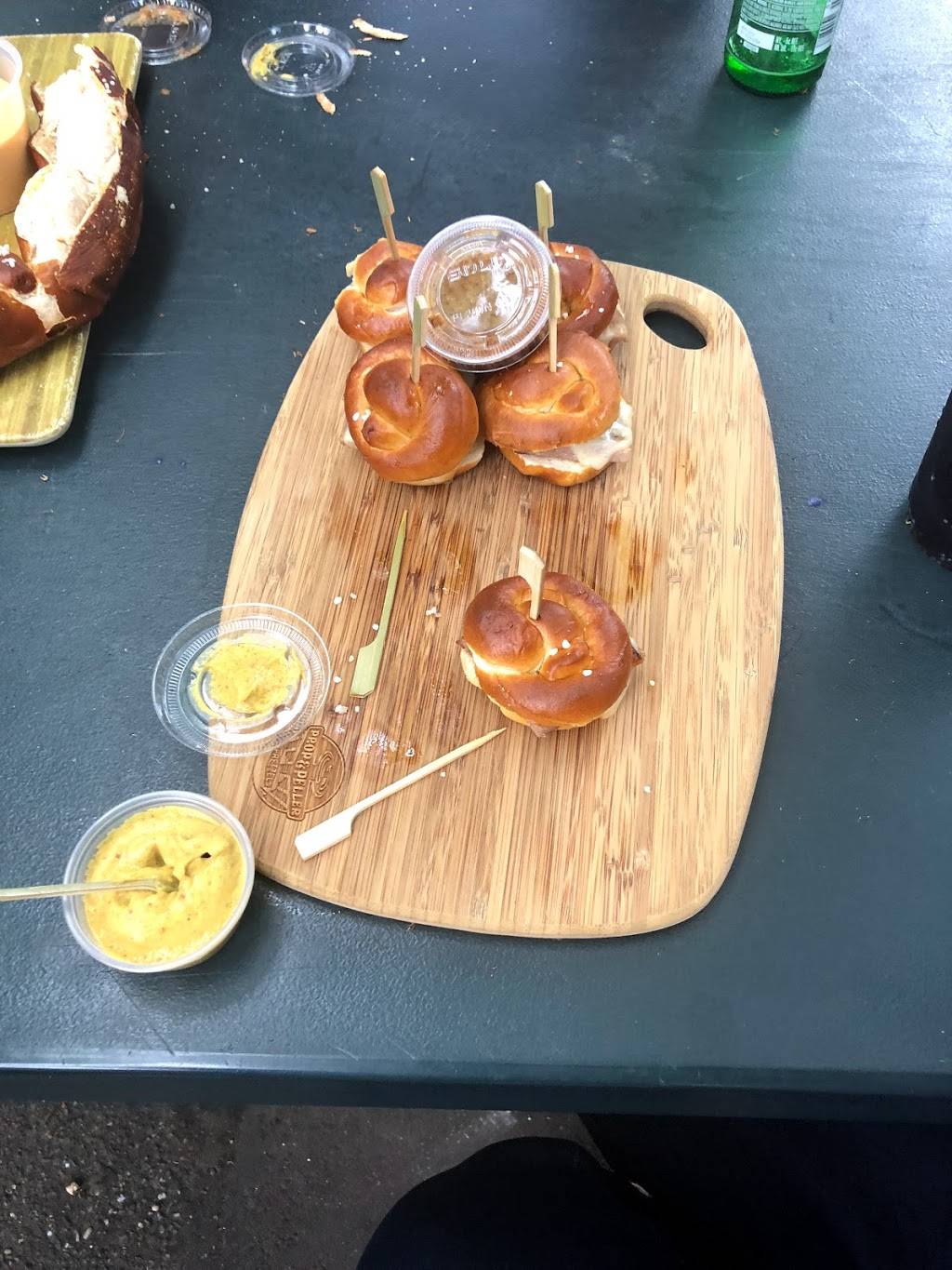 Plattduetsche Park | restaurant | 1132 Hempstead Turnpike, Franklin Square, NY 11010, USA | 5163543131 OR +1 516-354-3131