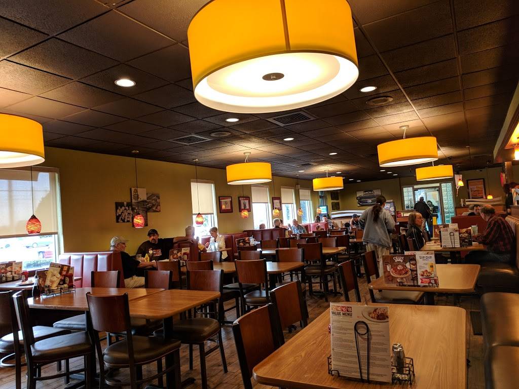 Dennys | restaurant | 25 Town Center Blvd, Clermont, FL 34711, USA | 3522435190 OR +1 352-243-5190
