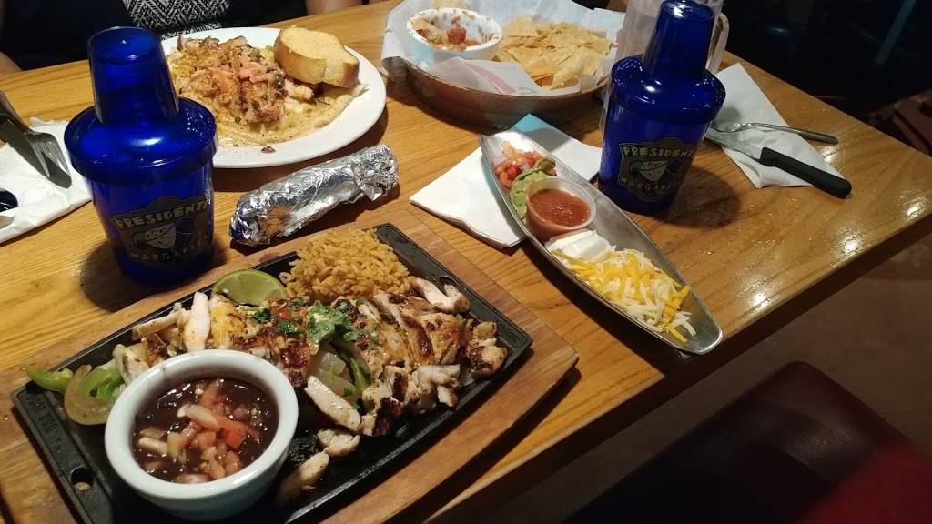 Chilis Grill & Bar | meal takeaway | 29233 Central Ave, Lake Elsinore, CA 92532, USA | 9512455101 OR +1 951-245-5101