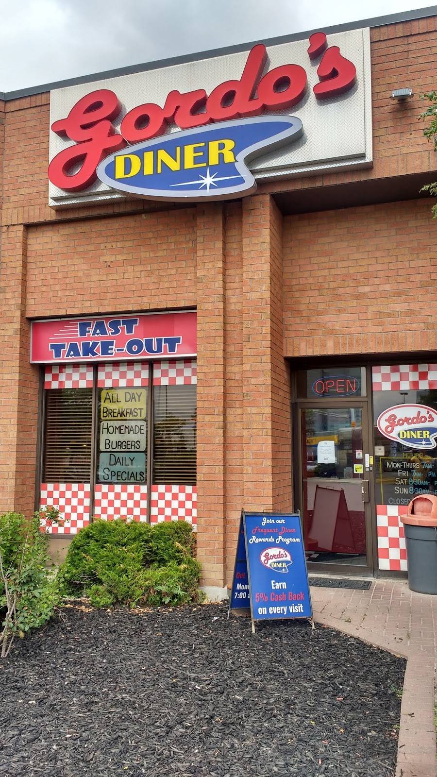 Gordos Diner | restaurant | 200 Edgeley Blvd, Concord, ON L4K 3Y8, Canada | 9057385003 OR +1 905-738-5003