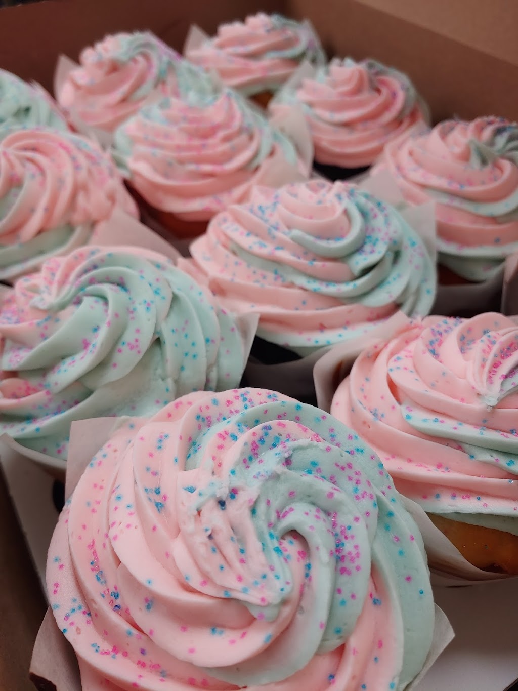 Love Bugs Bakery | bakery | 1609 S Wickham Rd, West Melbourne, FL 32904, USA | 3217222253 OR +1 321-722-2253