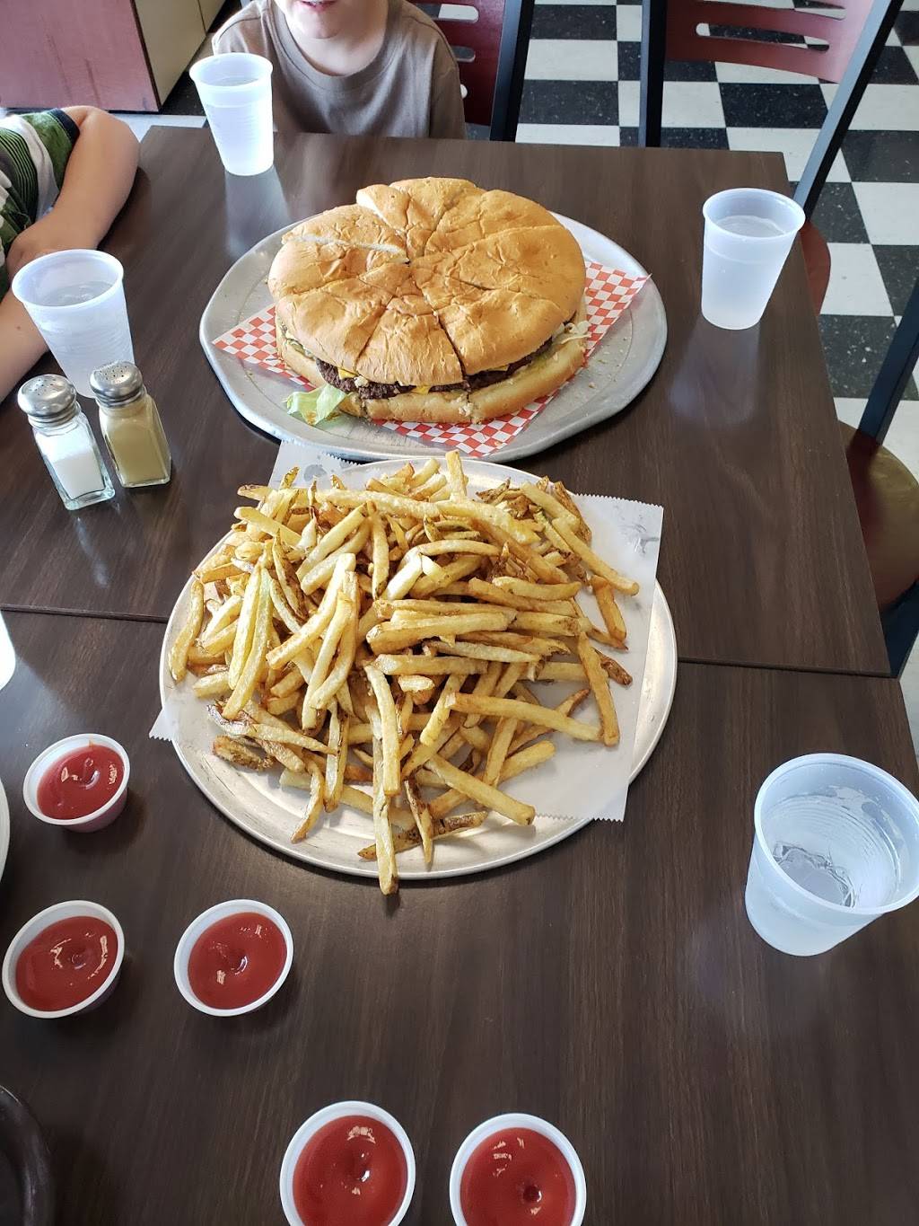 Big Eds Hamburgers | restaurant | 12209 N Pennsylvania Ave, Oklahoma City, OK 73120, USA | 4057552108 OR +1 405-755-2108