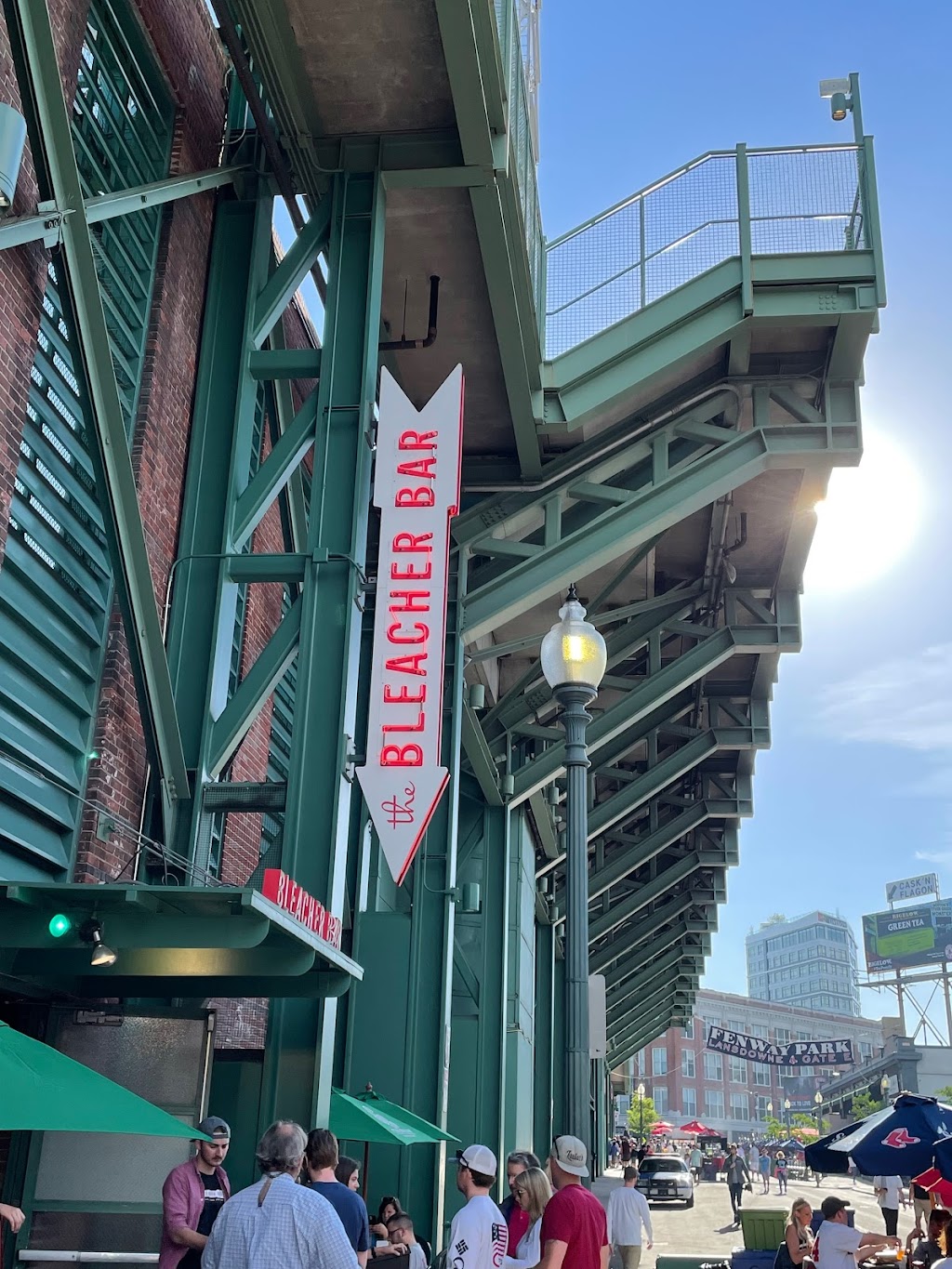 Bleacher Bar | restaurant | 82A Lansdowne St, Boston, MA 02215, USA | 6172622424 OR +1 617-262-2424