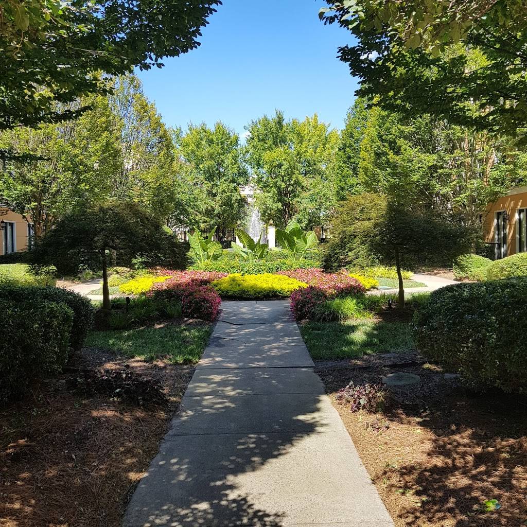 Phillips Place | shopping mall | 6800 Phillips Pl Ct, Charlotte, NC 28210, USA | 4045753200 OR +1 404-575-3200