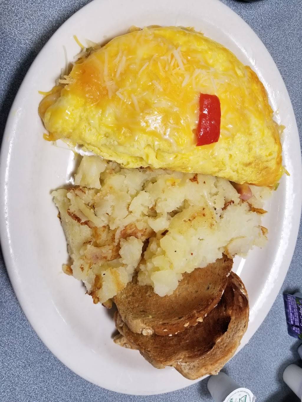 Mike & Dees Diner | restaurant | 629 Euclid Ave, Cleveland, OH 44114, USA | 2166211505 OR +1 216-621-1505