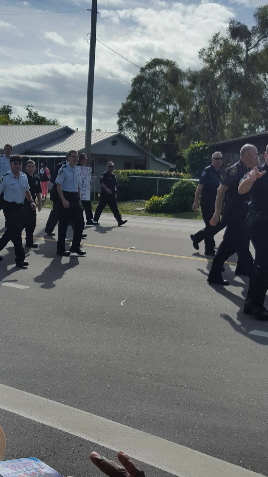 Sir B Restaurant & Bar BQ | restaurant | 2605 45th St, Vero Beach, FL 32967, USA | 7725843518 OR +1 772-584-3518