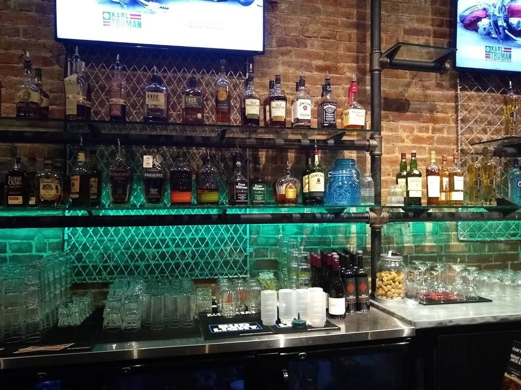 The Standard Plate & Pour | restaurant | 207 E Main St, New Albany, IN 47150, USA | 8125901055 OR +1 812-590-1055