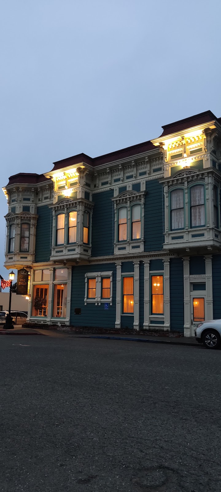 Ivanhoe Hotel, Restaurant & Saloon | restaurant | 315 Main St, Ferndale, CA 95536, USA | 7077869000 OR +1 707-786-9000