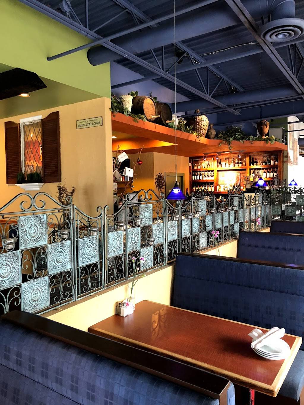 Mediterraneo Family Restaurant | restaurant | 425 University Ave, Waterloo, ON N2K 4C9, Canada | 5195698100 OR +1 519-569-8100