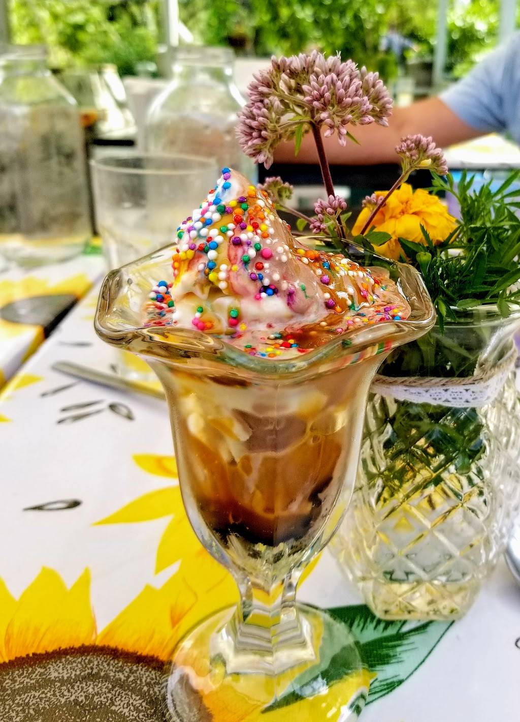 Island Cafe | restaurant | 20 Withrow St, Toronto, ON M5J 2C4, Canada | 4162036460 OR +1 416-203-6460