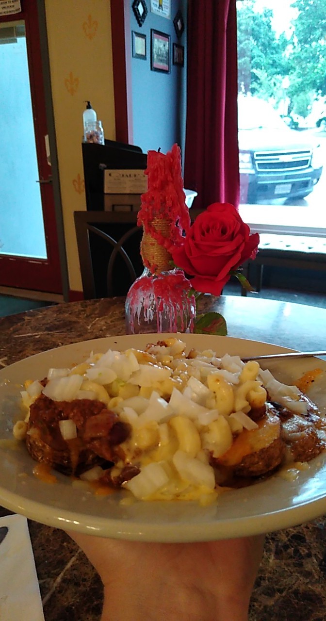 Quarks | restaurant | 608 Cedar St, Perry, OK 73077, USA | 5807107020 OR +1 580-710-7020