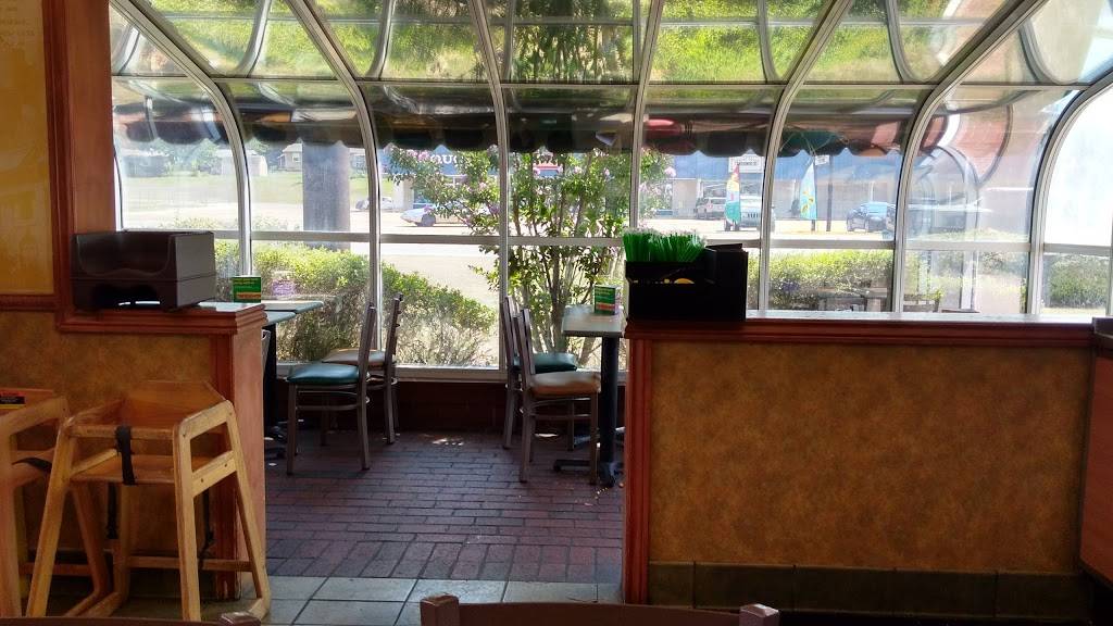 Subway Restaurants | restaurant | 521 W 3rd St, Grove, OK 74344, USA | 9187865557 OR +1 918-786-5557