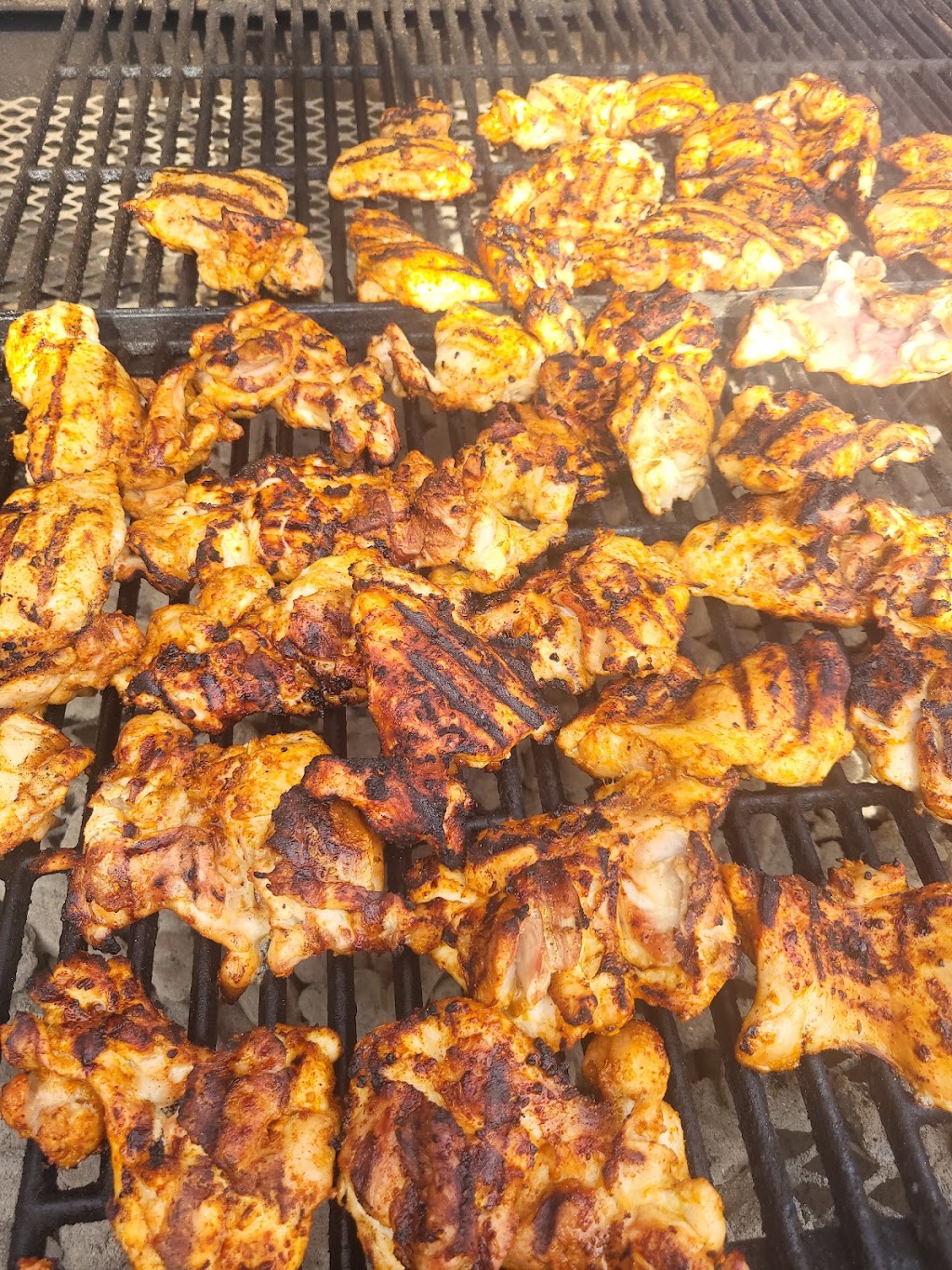 Dont Eat The Bone Bbq | restaurant | 8949 E Washington St, Indianapolis, IN 46219, USA | 3174142035 OR +1 317-414-2035