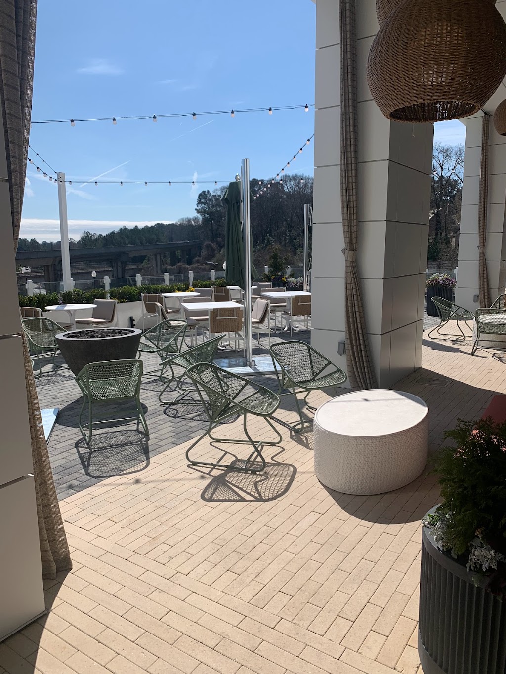 Mount Royal | restaurant | 3301 Lenox Pkwy, Atlanta, GA 30326, USA | 4707634399 OR +1 470-763-4399