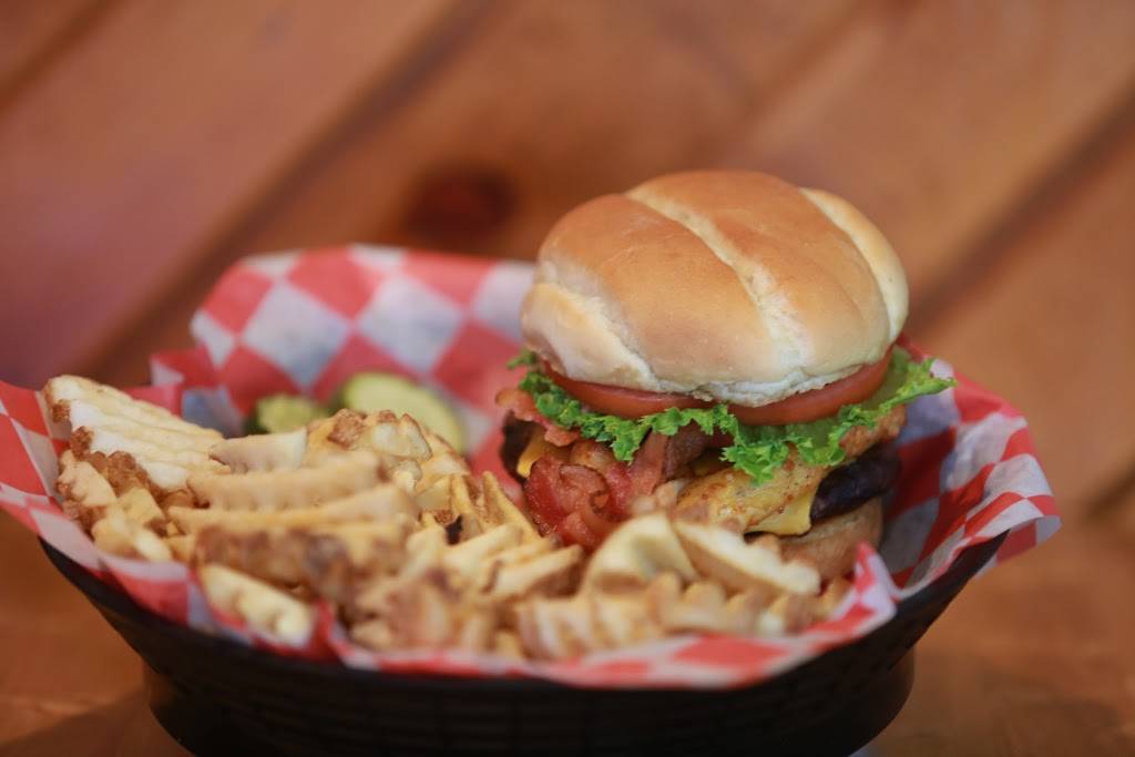 Barkleys Burgers, Brews & Dawgs | restaurant | 2710 W Court St, Janesville, WI 53548, USA | 6085634481 OR +1 608-563-4481