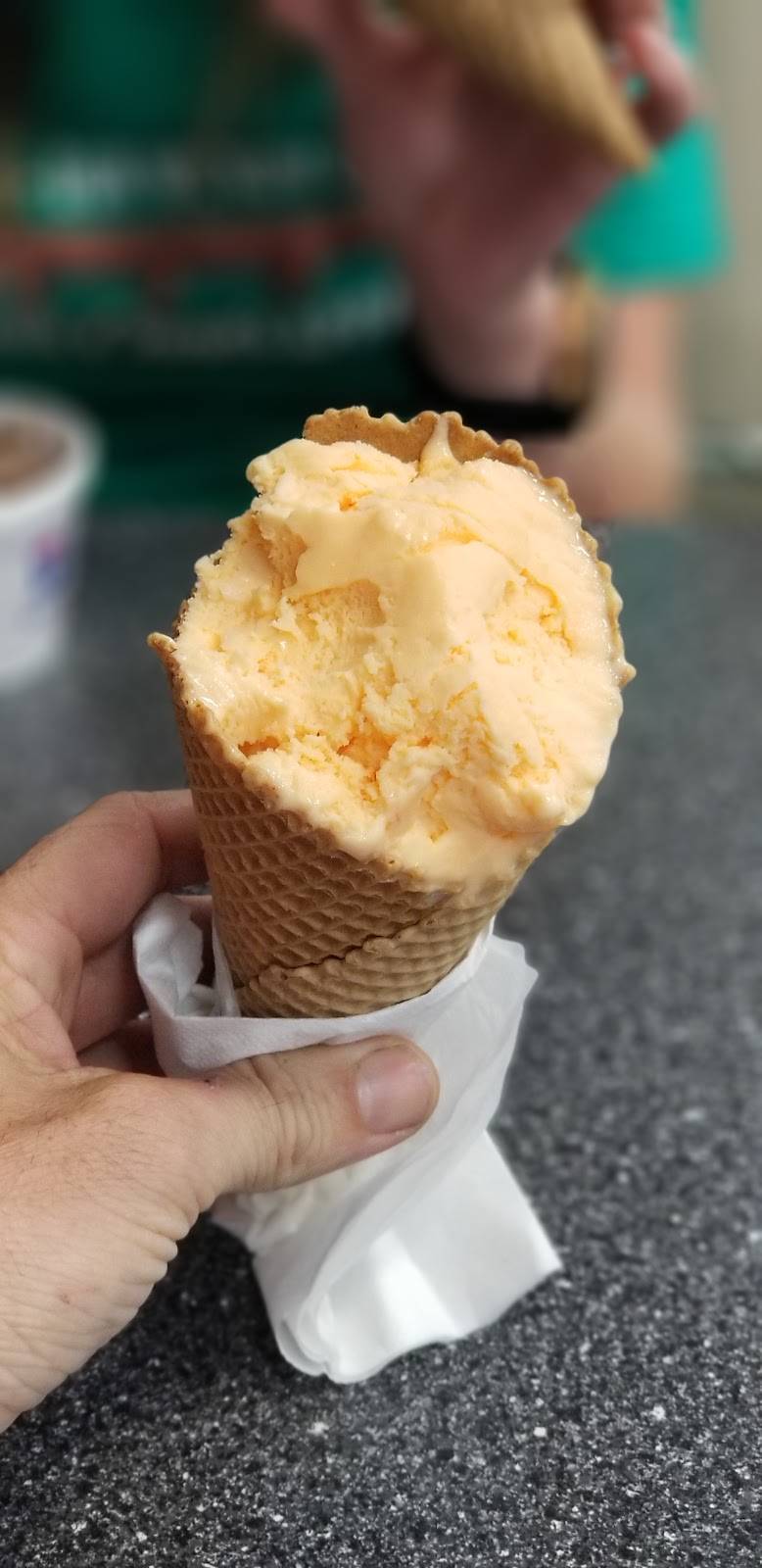 Braums Ice Cream & Burger Restaurant | restaurant | 804 N Elm Pl, Broken Arrow, OK 74012, USA | 9182582424 OR +1 918-258-2424