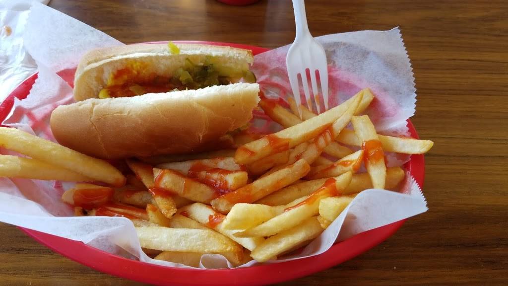 Arnies Dog House | restaurant | 8125 Calumet Ave, Munster, IN 46321, USA | 2198362867 OR +1 219-836-2867