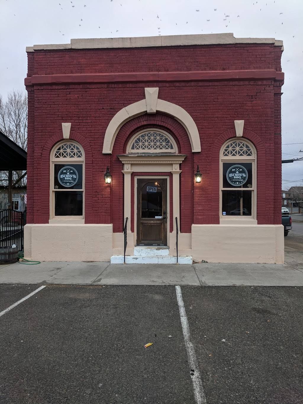 Dixons BBQ & Cheesecakes | restaurant | 365 Abel Ave, Decatur, TN 37322, USA | 4234540354 OR +1 423-454-0354