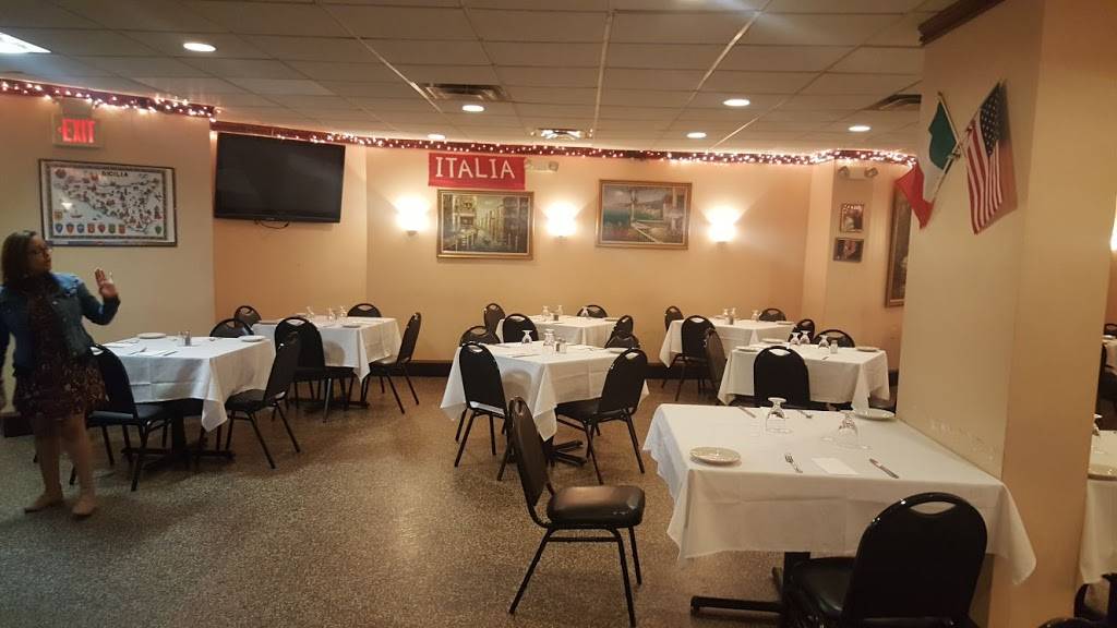 Albas | meal takeaway | 13765 Queens Blvd, Jamaica, NY 11435, USA | 7182911620 OR +1 718-291-1620