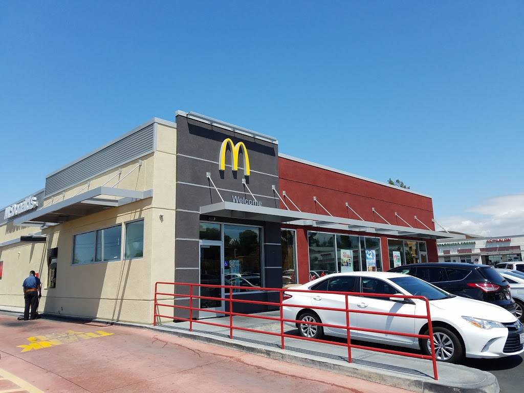 McDonalds | cafe | 24511 Trabuco Rd, Lake Forest, CA 92630, USA | 9492069085 OR +1 949-206-9085