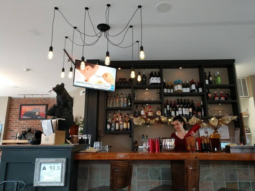 Black Bear Tavern | restaurant | 10 E Market St, Black Mountain, NC 28711, USA | 8283578470 OR +1 828-357-8470