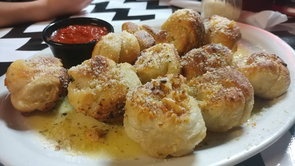 Pinocchios Pizza | restaurant | 811 S Pinellas Ave, Tarpon Springs, FL 34689, USA | 7277851400 OR +1 727-785-1400