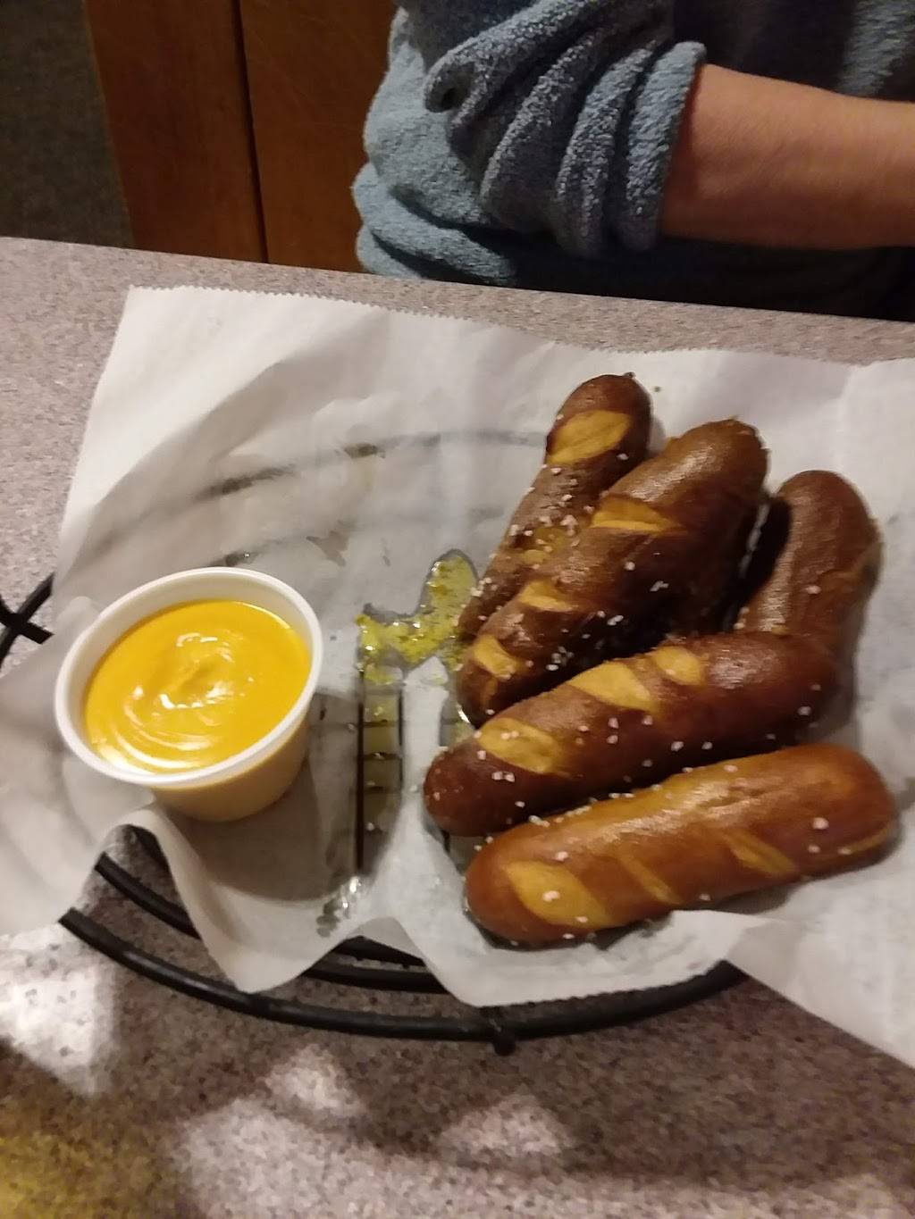 Kretzers Grill and Bar | restaurant | 218 W St Louis St, Hoyleton, IL 62803, USA | 6184936660 OR +1 618-493-6660