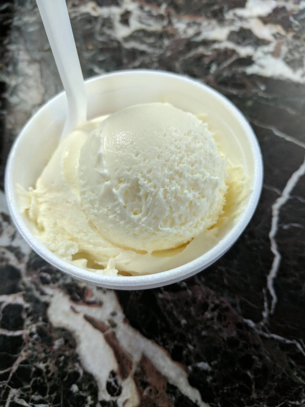 Goodberrys Frozen Custard | restaurant | 1146 Kildaire Farm Rd, Cary, NC 27511, USA | 9194672386 OR +1 919-467-2386