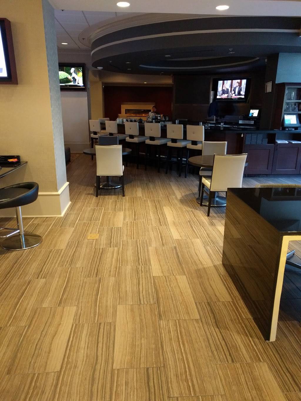 Parkway Grill | restaurant | 2 Parkway N, Deerfield, IL 60015, USA | 8474059666 OR +1 847-405-9666