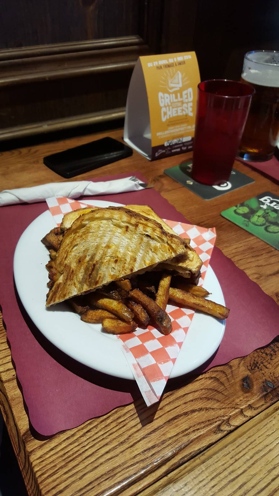 Pub Galway | restaurant | 1112 Avenue Cartier, Québec, QC G1R 2S5, Canada | 4185225282 OR +1 418-522-5282