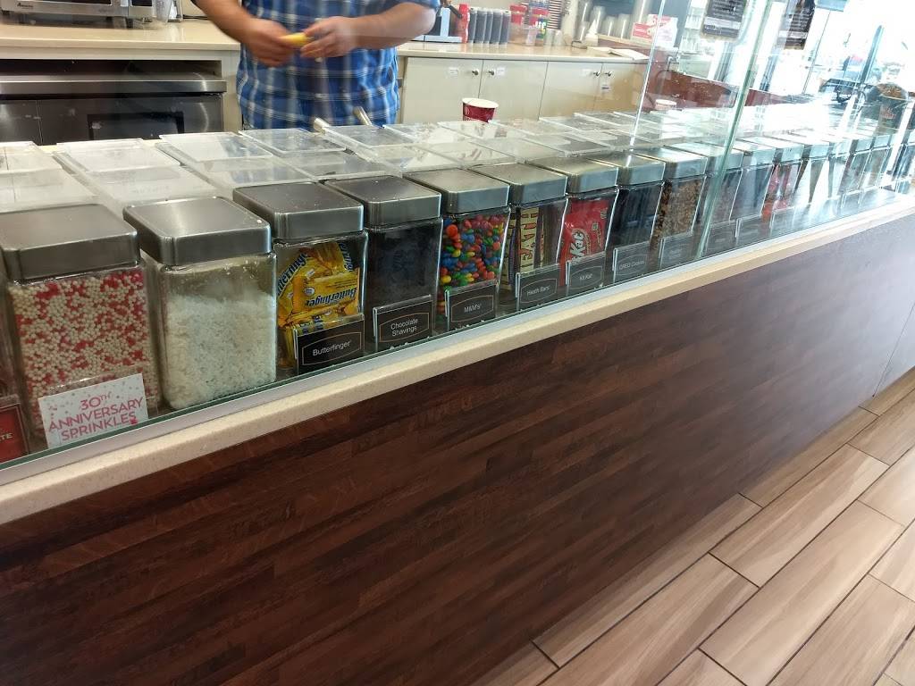 Cold Stone Creamery | bakery | 7105 Grand Ave #2c, Gurnee, IL 60031, USA | 8476724339 OR +1 847-672-4339