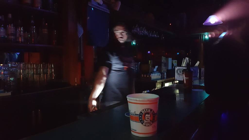 Quarters | restaurant | 900 E Center St, Milwaukee, WI 53212, USA | 4142634140 OR +1 414-263-4140