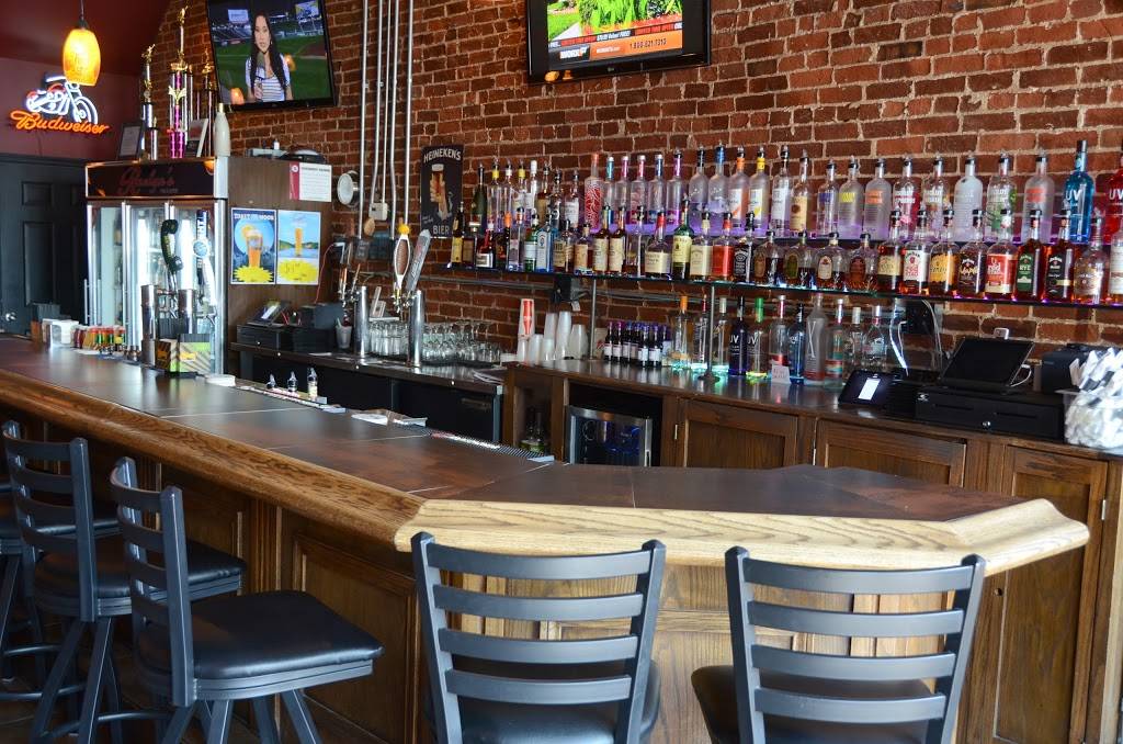 Raelyns Pub & Eatery | restaurant | 217 N State St, Geneseo, IL 61254, USA | 3099443437 OR +1 309-944-3437