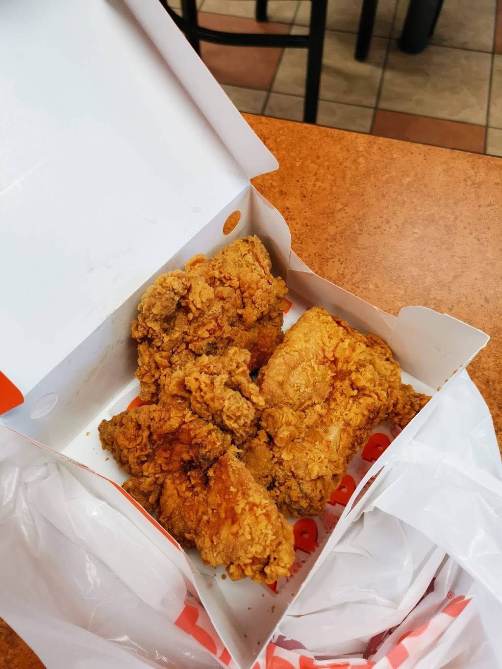 Popeyes | restaurant | 1975 Weston Rd, York, ON M9N 1W8, Canada | 4166148686 OR +1 416-614-8686