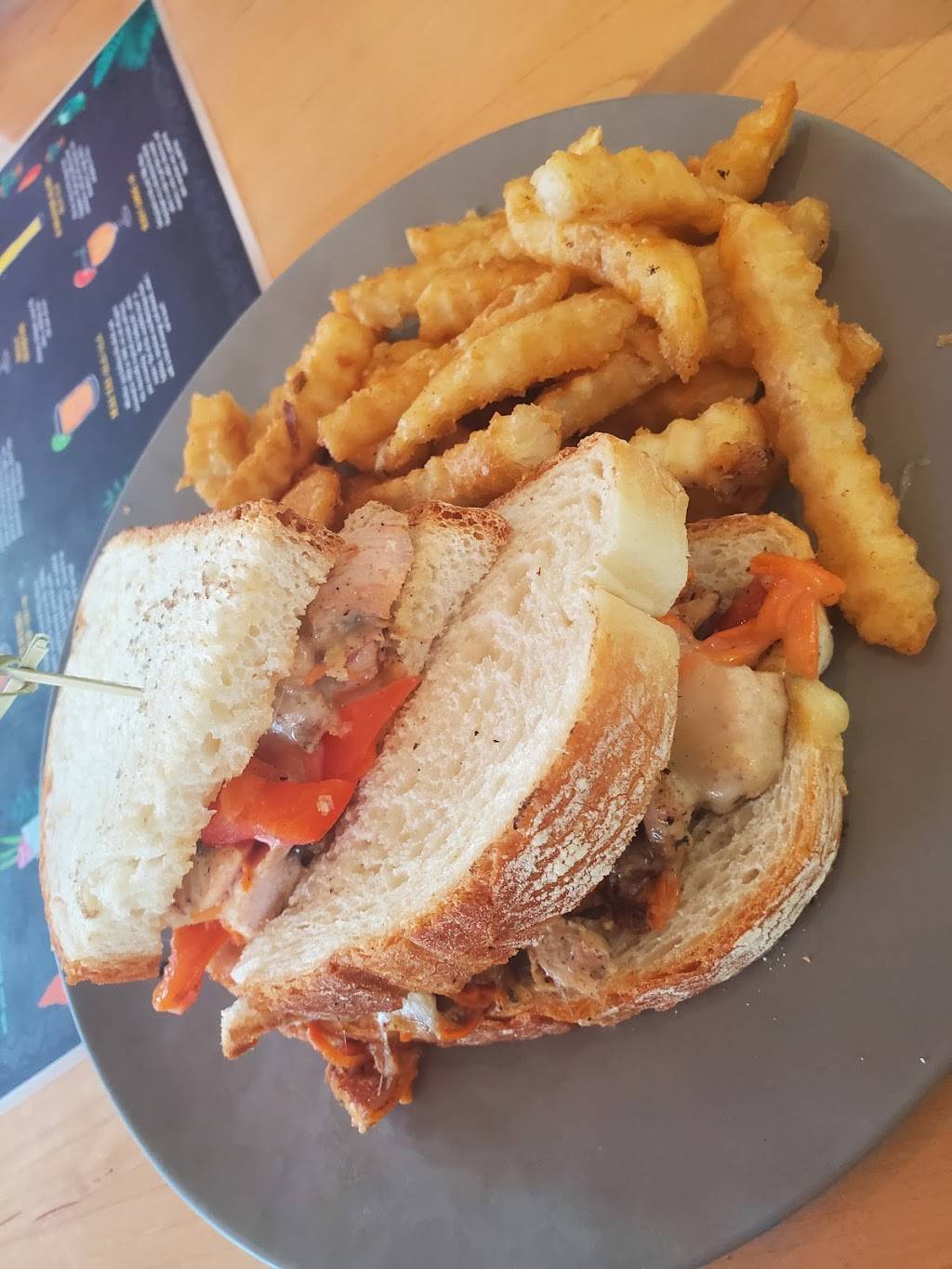 Wiki Wiki Sandbar | restaurant | 106 E Ashley Ave, Folly Beach, SC 29439, USA | 8435889454 OR +1 843-588-9454