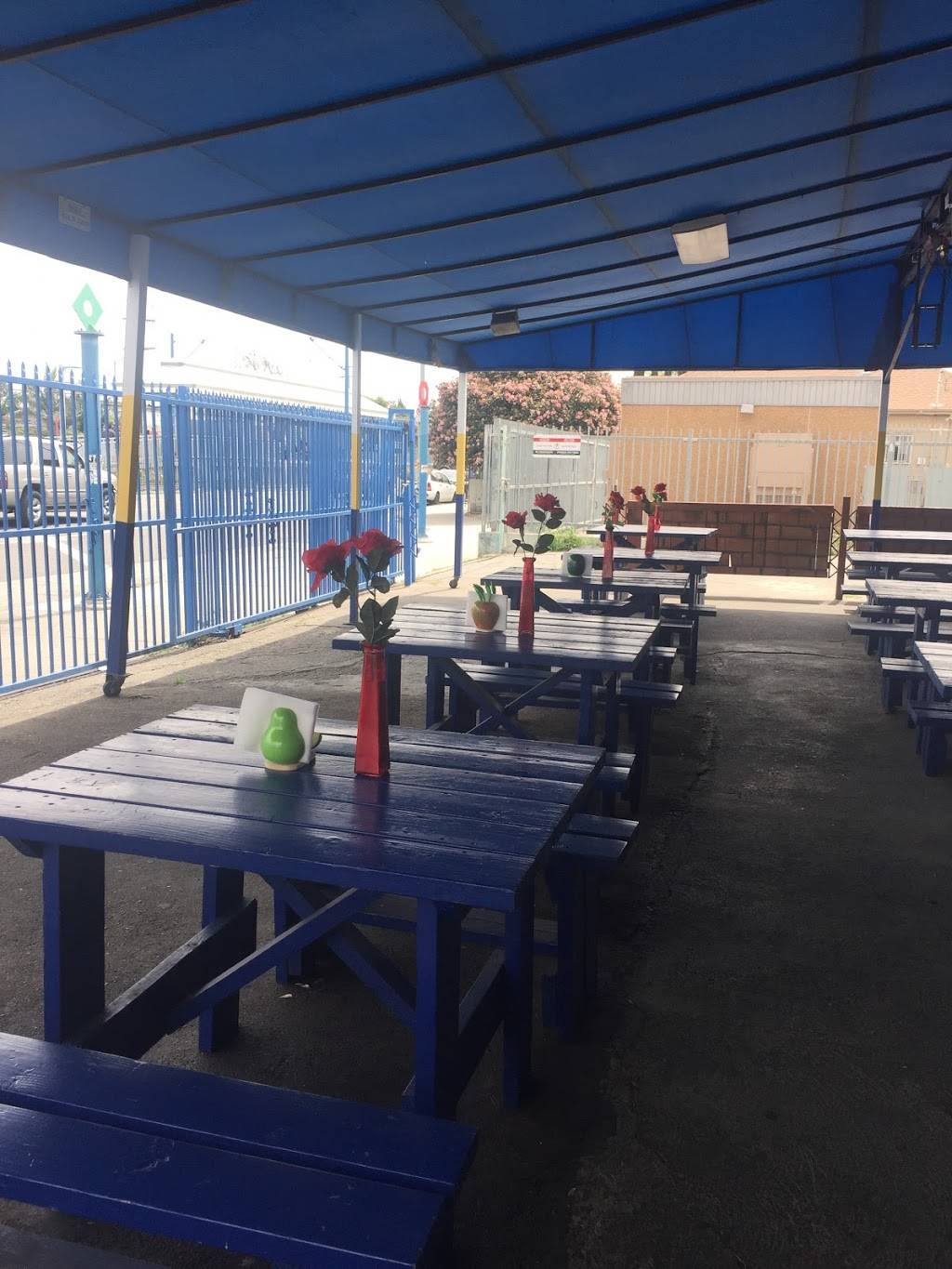 Reynas Restaurant y pupuseria | restaurant | 1682 E Vernon Ave, Los Angeles, CA 90011, USA | 3233257443 OR +1 323-325-7443