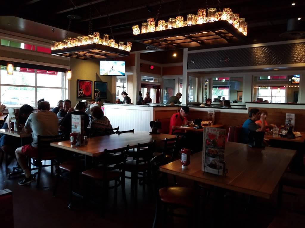 Chilis Grill & Bar | restaurant | 10220 Central Ave SE, Albuquerque, NM 87123, USA | 5052966400 OR +1 505-296-6400