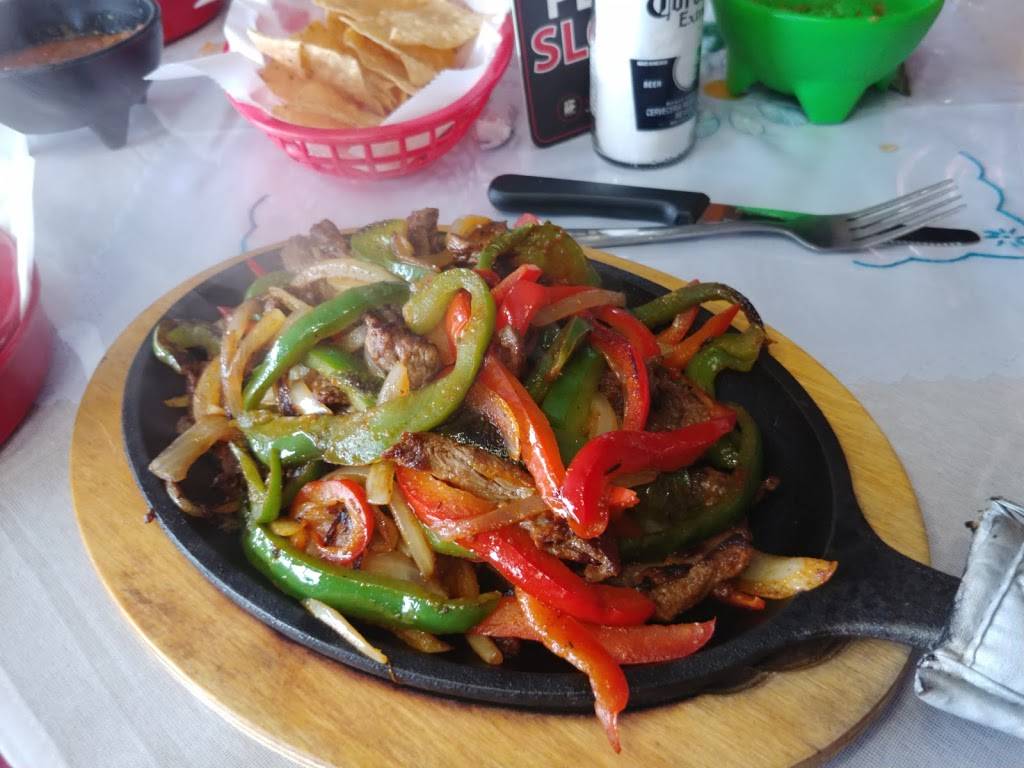 Fuzzys Restaurant & Bar/Slots | restaurant | 2515 Kilburn Ave, Rockford, IL 61101, USA | 8157087547 OR +1 815-708-7547