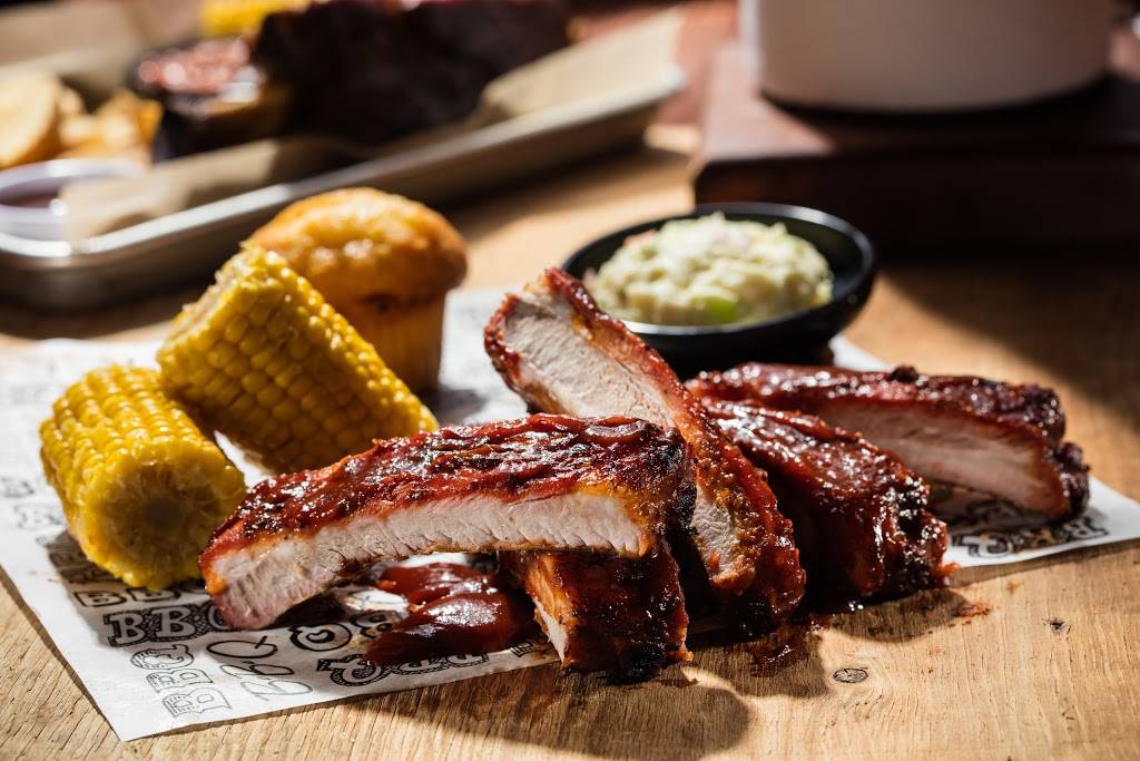 Famous Daves Bar-B-Que | restaurant | 7501 N Mesa St, El Paso, TX 79912, USA | 9157605355 OR +1 915-760-5355