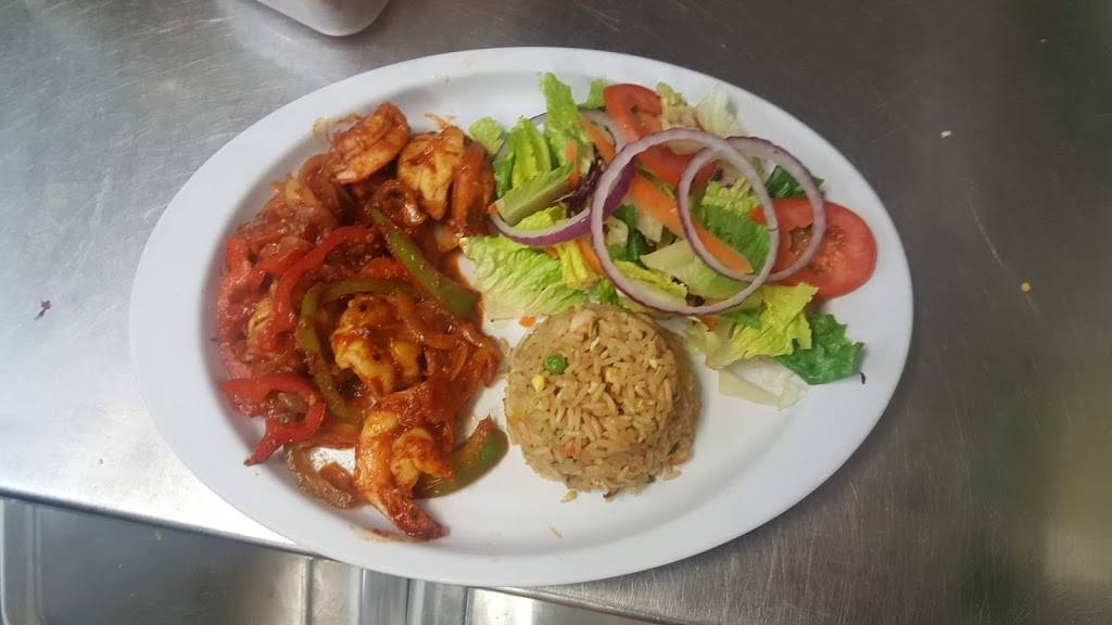 Chulas Sports Cantina | night club | 11095 East Fwy, Houston, TX 77029, USA | 7134557300 OR +1 713-455-7300