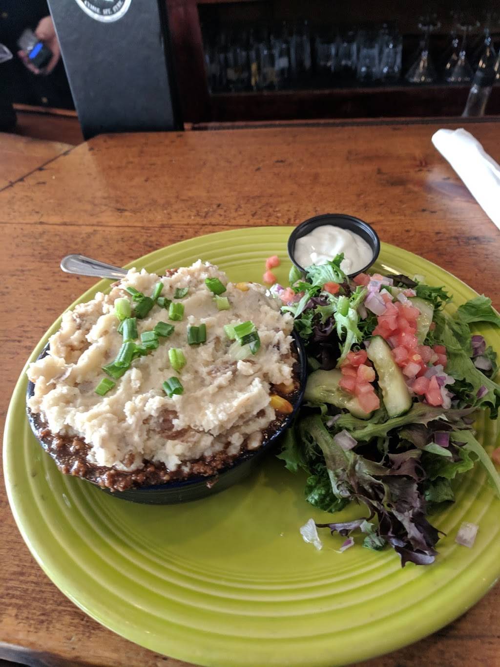 Barking Dog Bar & Grill | restaurant | 21 Friend St, Amesbury, MA 01913, USA | 9783889537 OR +1 978-388-9537