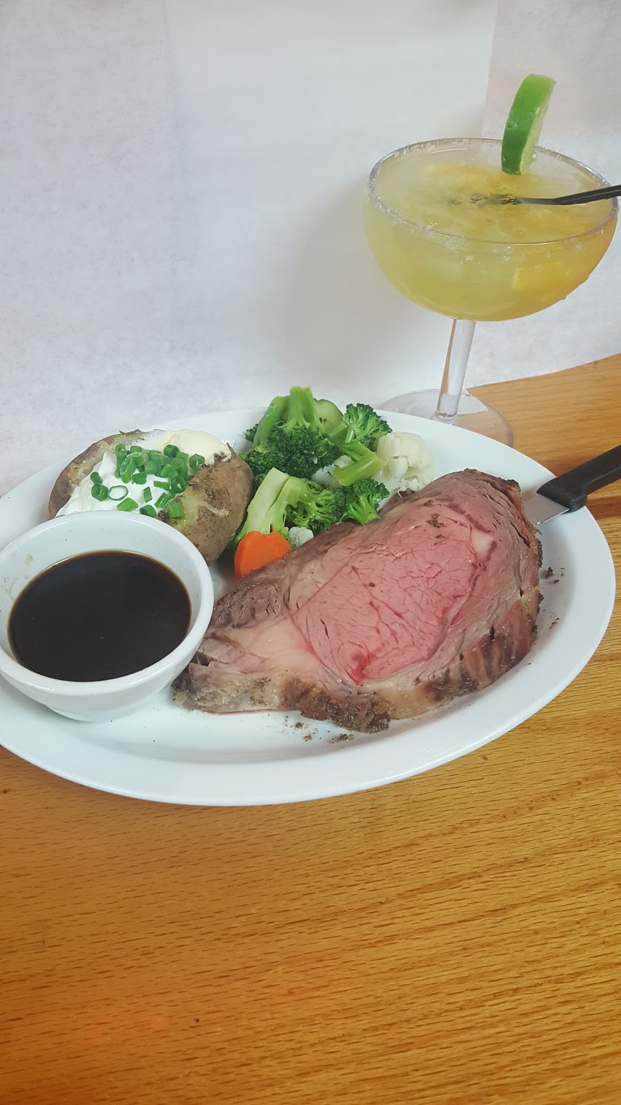 Lugos Grill | restaurant | 908 N Norma St, Ridgecrest, CA 93555, USA | 7604466960 OR +1 760-446-6960