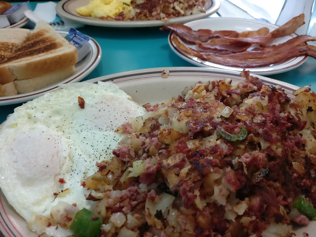 Omega Hawg & Dawg Deli | restaurant | 2100 Hilton Rd, Ferndale, MI 48220, USA | 2485485700 OR +1 248-548-5700