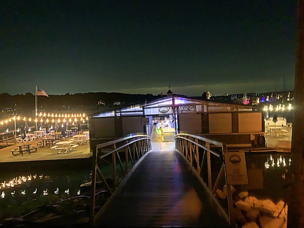 Fleetwood at Saylorville | restaurant | 6170 NW Polk City Dr, Polk City, IA 50226, USA | 5159918123 OR +1 515-991-8123